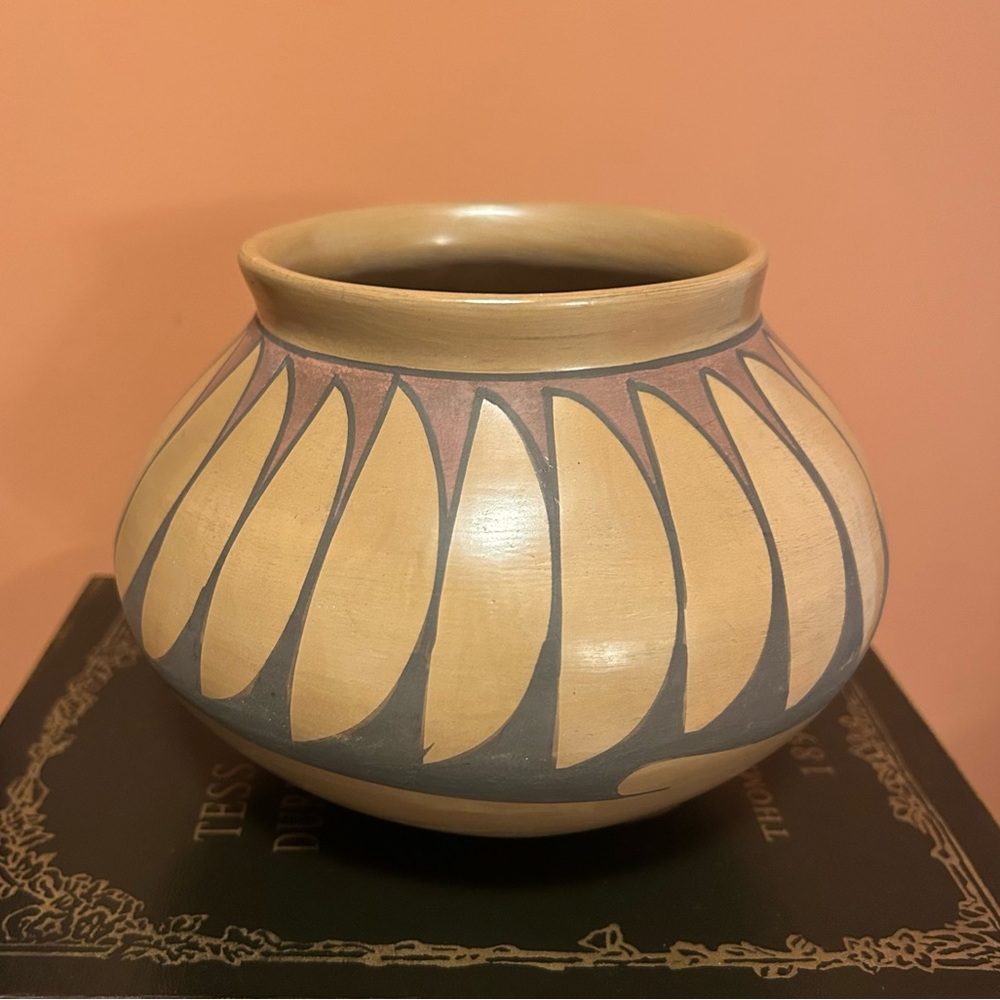 Mexican - Mata Ortiz Pottery - Casa Grande Pottery - Signed by Rafael Silveira